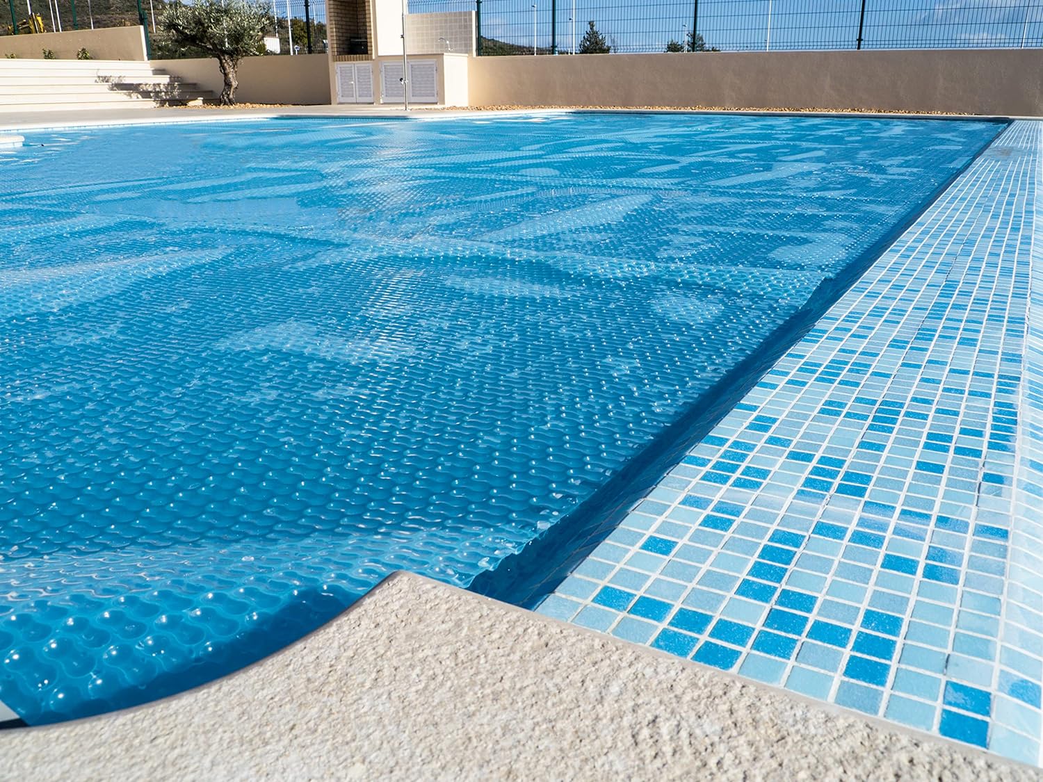 7 Best Solar Swimming Pool Covers